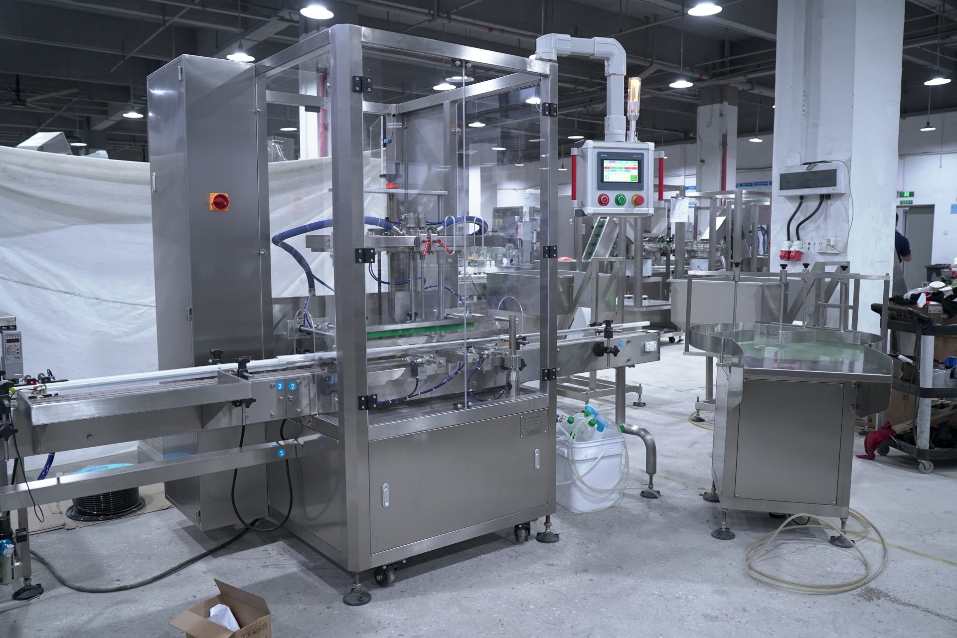 1321 Dropper-bottle filling, capping and labeling line: Angled view 1
