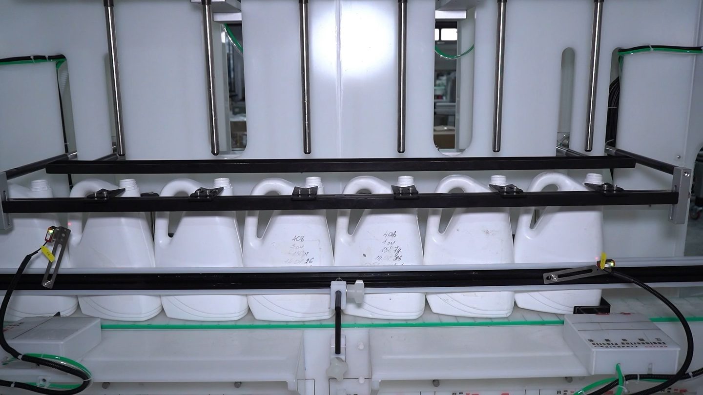 1316 Anti-corrosion filling, capping and labeling line