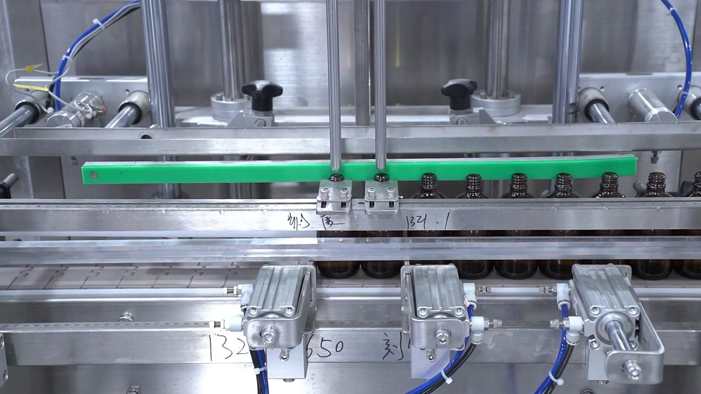 1321 Dropper-bottle filling, capping and labeling line