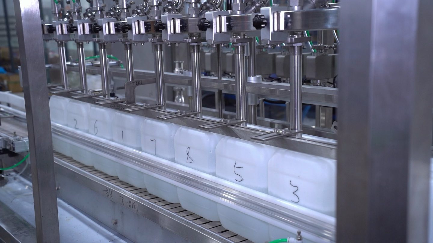 1318 Flowmeter filling, capping and labeling line