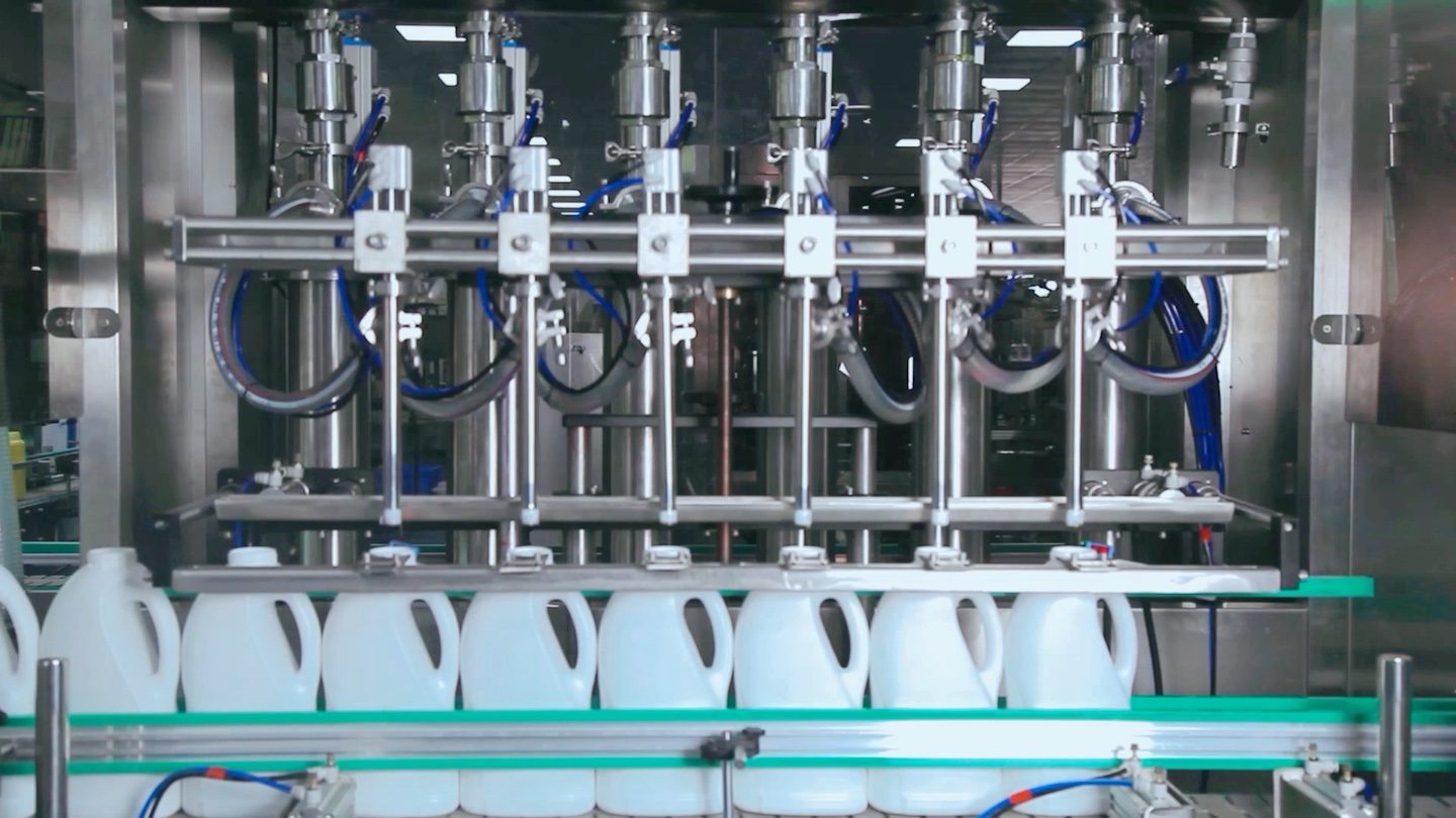 Laundry-liquid filling, capping and labeling line