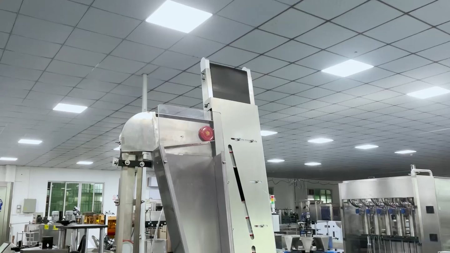 0840 Sauce filling, capping and sleeve-labeling line