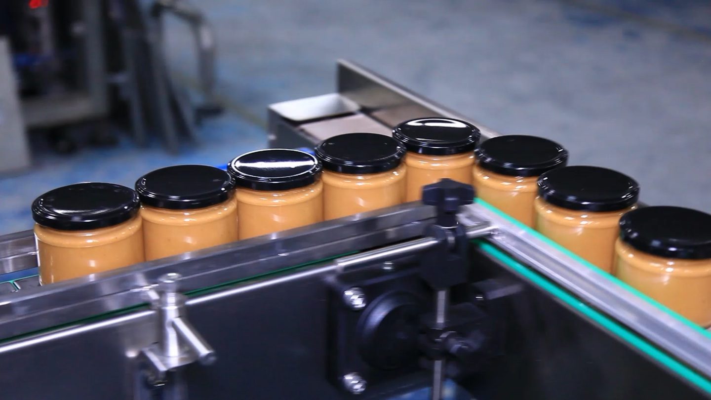 1353 Sauce filling, vacuum capping and labeling line